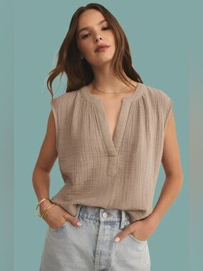 NWOT ZSupply The Cliffside V-Neck Airy Top in Iced coffee - Size XS